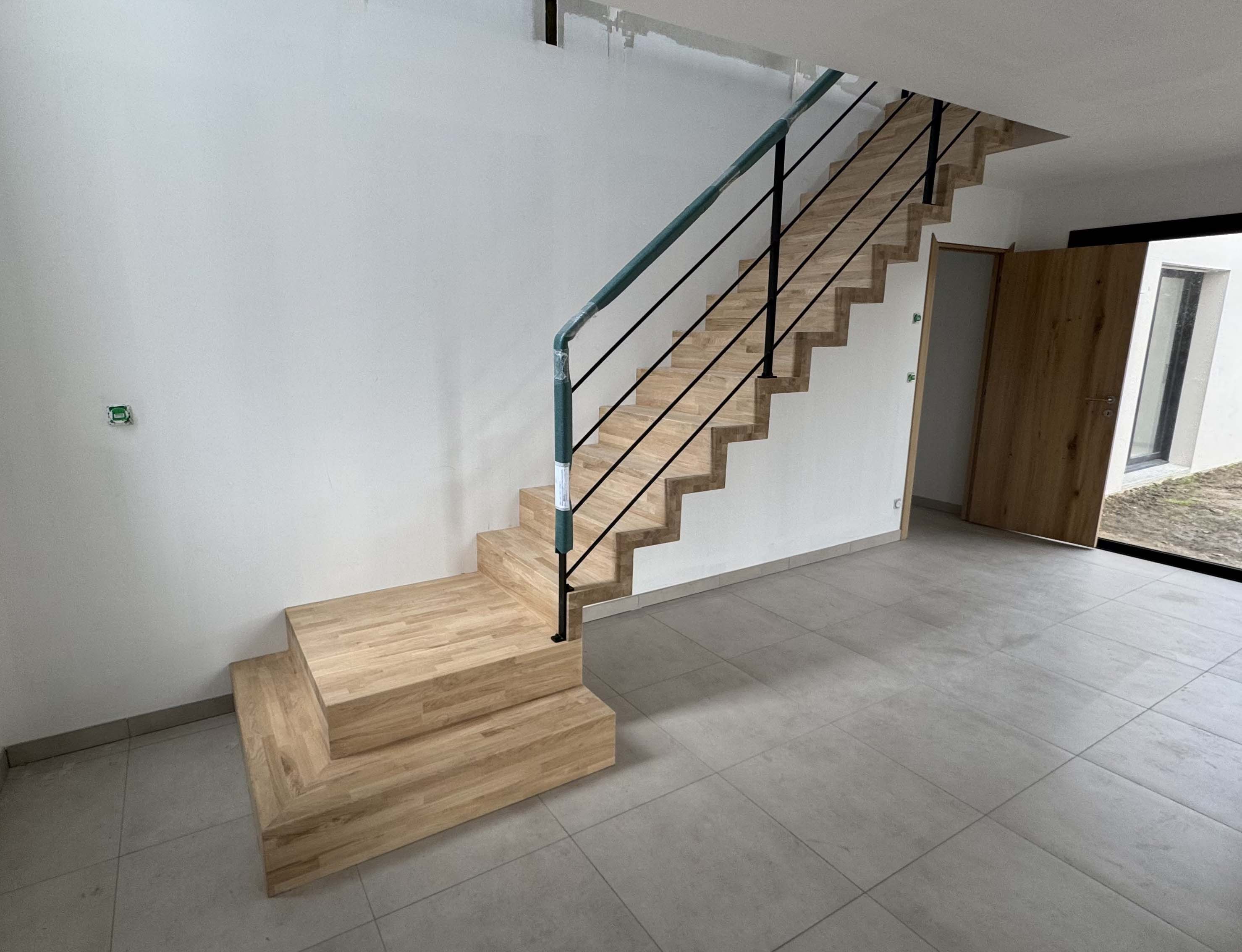 Le bois est un matériau intemporel qui apporte chaleur et élégance à votre intérieur. Qu’il soit utilisé pour structurer un espace, optimiser un rangement ou simplement embellir une pièce, il se décline sous mille formes.